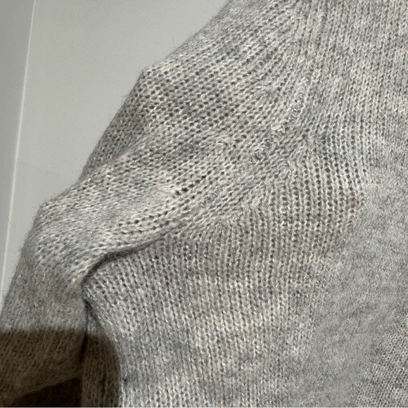 H&M Cozy Gray Knit Sweater Hoodie. Size Medium - Picture 8 of 8